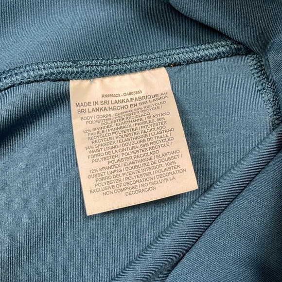 Nike Leggings in Green-Turquoise color way
Size: 3x - Picture 4 of 9